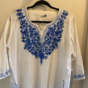EMBROIDERED TUNIC WITH BLUE FLOWERS AND DETAILS ON HEM AND SLEEVE